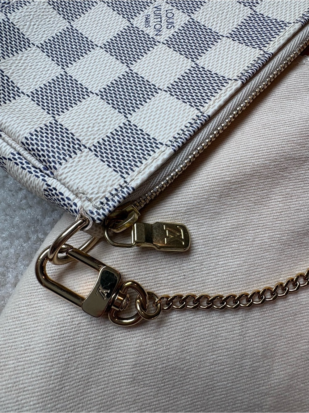 Louis Vuitton Damier Azur Mini Pochette Accessoires - Cream/Blue - Picture 8 of 11
